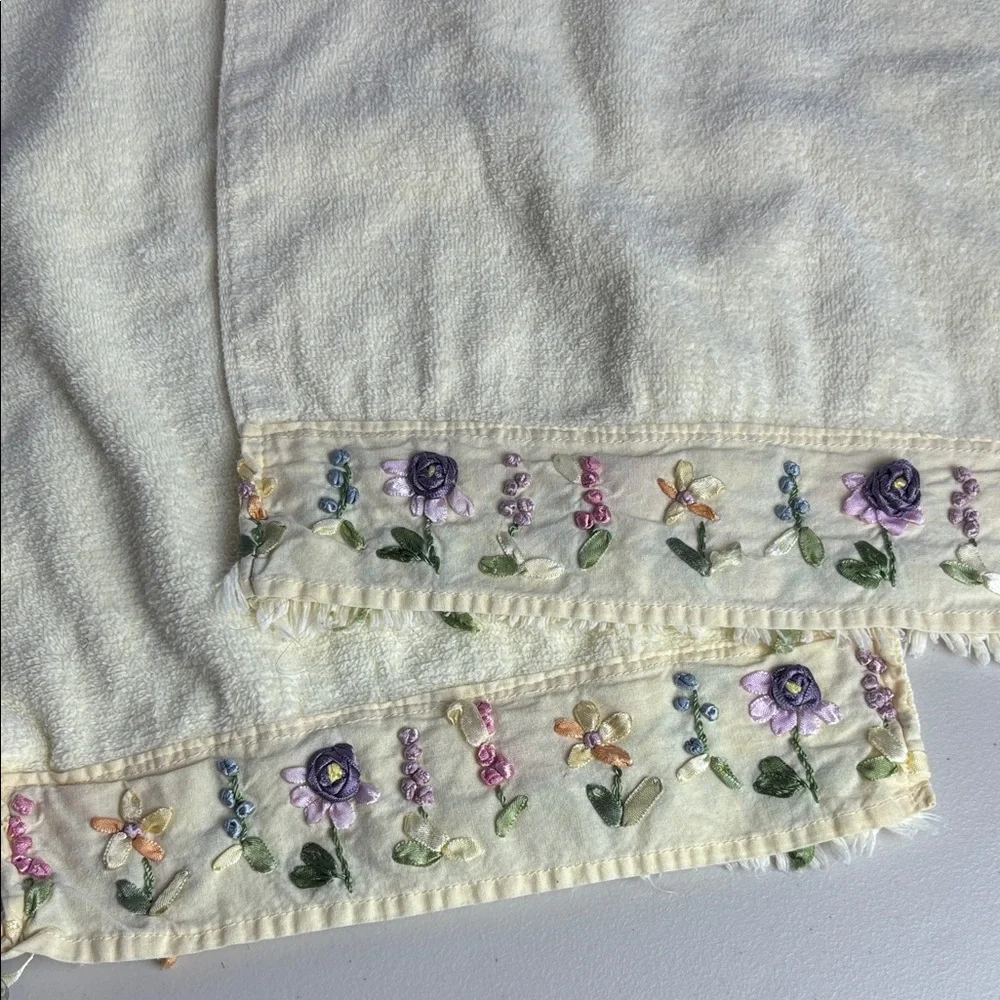 Embroidered Floral Ribbon Buttercream Finger Towels